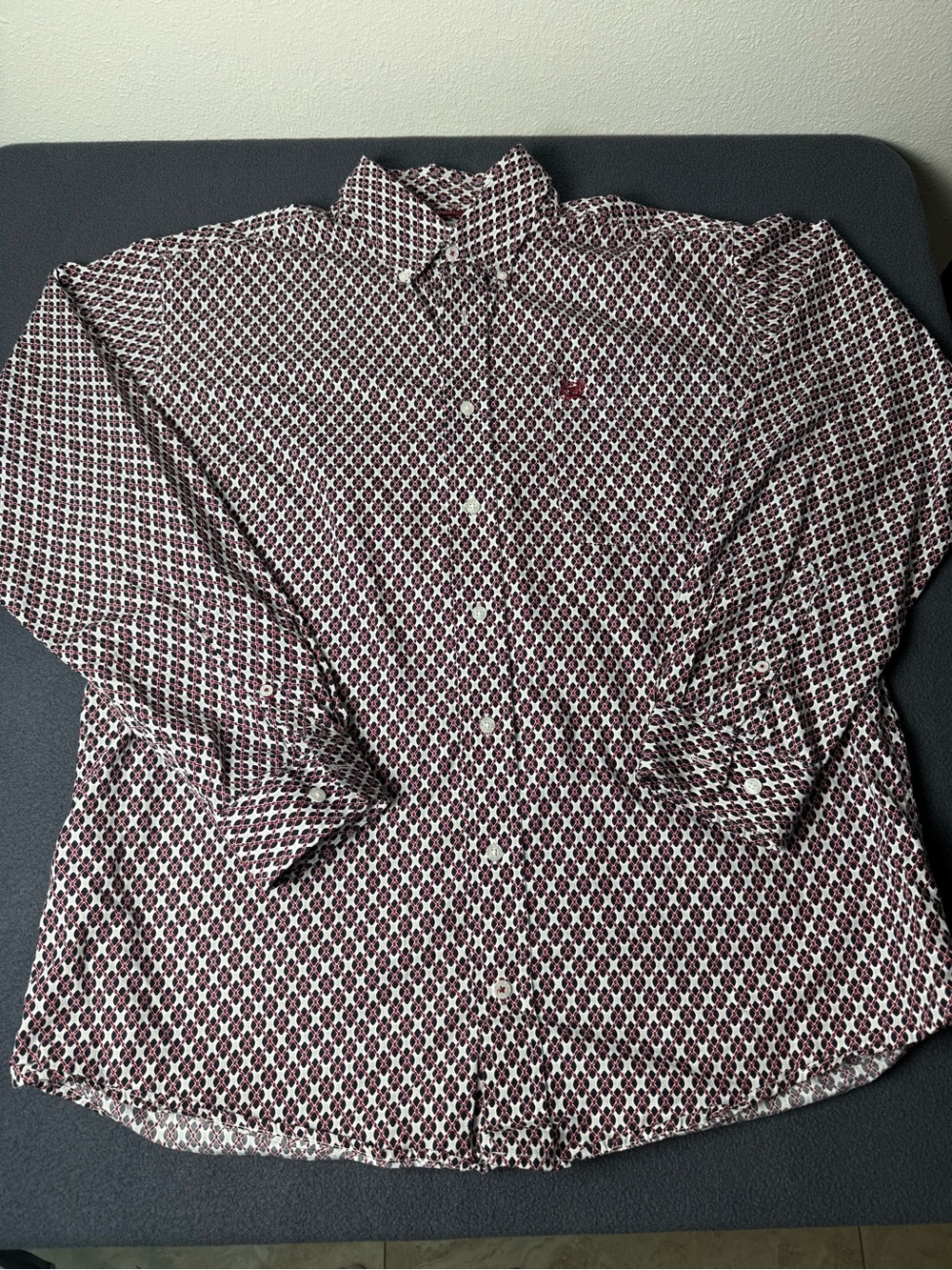 Cinch Men's Burgundy and White Geometric Button-Down Shirt
